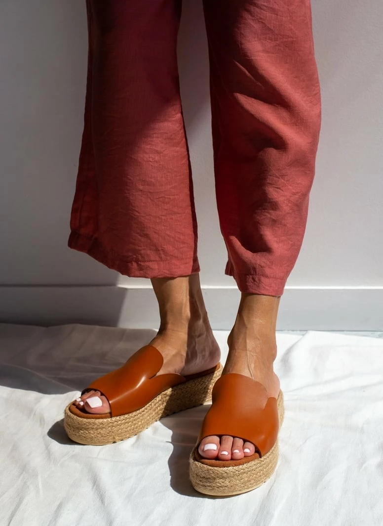 Αγορά 🔥 Τοπ 10 ❤️ Estil δερμάτινα Flatforms με σχοίνινη σόλα - Ταμπά 💯 🔥