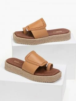 ΧΟΝΔΡΙΚΟ ΕΜΠΟΡΙΟ 🌟 Πολύ καλή προσφορά 🔔 Estil καρέ δερμάτινα Flatforms - Κάμελ 😀 ⌛