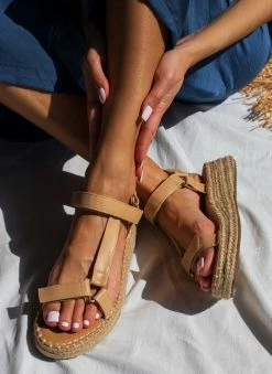 Η καλύτερη συμφωνία 🔔 Αγορά ⌛ The Fashion Project Flatform πέδιλα με λουράκι στο πλάι - Μπεζ 👏 🌟