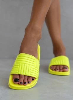 Αγορά 🤩 Η καλύτερη συμφωνία 😀 The Fashion Project Slides με ανάγλυφο Pattern - Κίτρινο 🌟 🥰