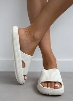 Πολύ καλή προσφορά 🌟 Best Pirce 🌟 The Fashion Project Slides με μικρό άνοιγμα - Λευκό ⭐ 💯