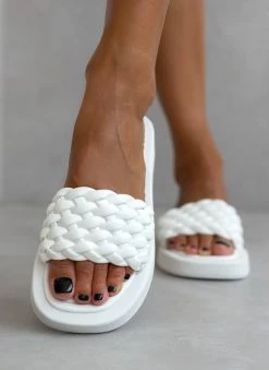 Πολύ καλή προσφορά 🌟 Πολύ καλή προσφορά 😍 The Fashion Project Slides με πλεκτό σχέδιο στη φάσα - Λευκό 🔔 ❤️