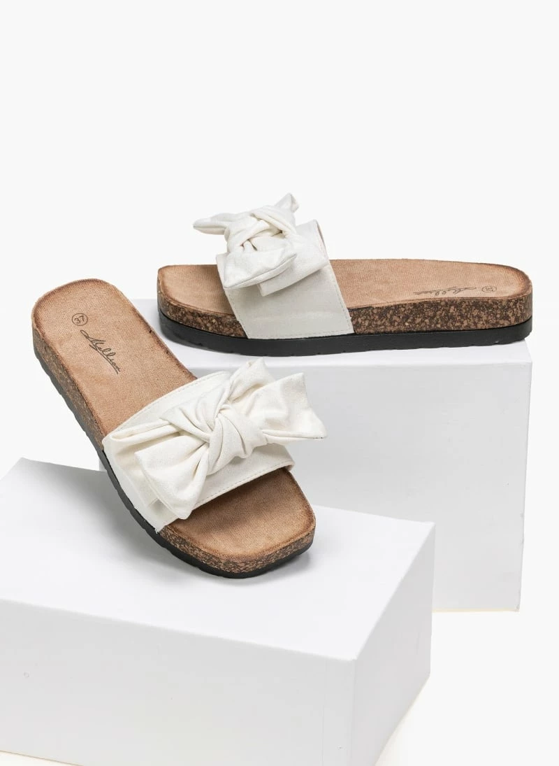 Αγορά 👏 Το φθηνότερο 😀 The Fashion Project Suede φλατ Slides με Oversized φιόγκο - Λευκό ✨ 😉 - Image 6